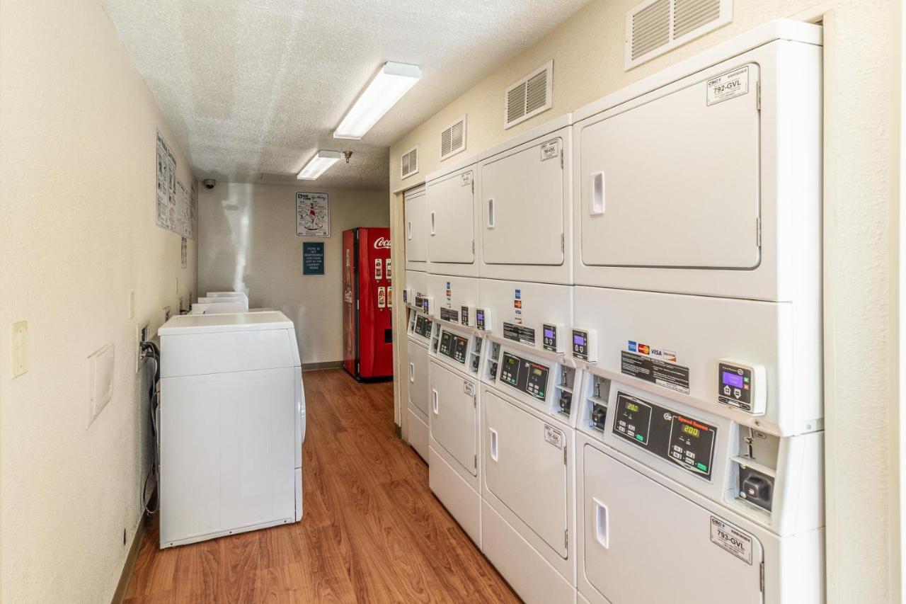 Hometowne Studios By Red Roof Houston - Northwest Bagian luar foto